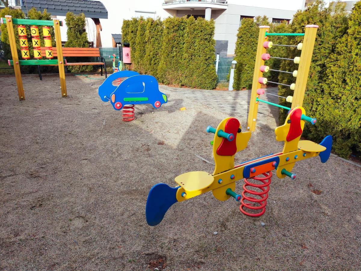 Apartament Rodzinny Family Garden Jastrzebia Gora Bagian luar foto